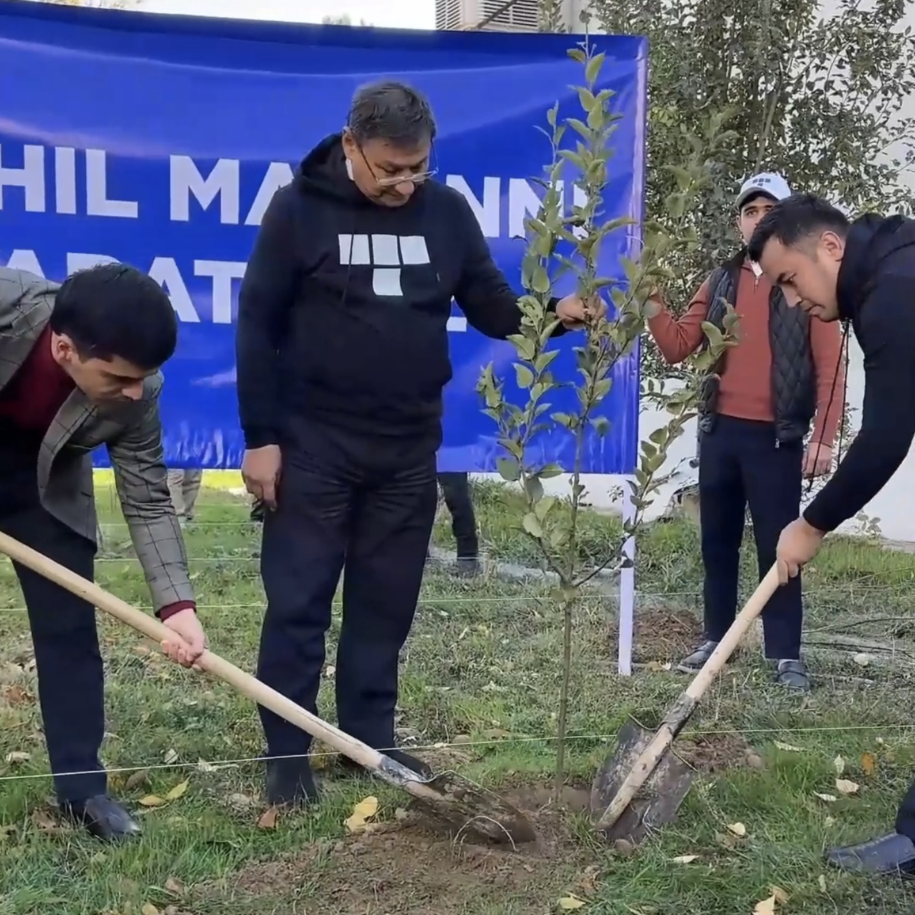 🌿 "Yashil makon" loyihasida Toshkent Amaliy Fanlar Universiteti jamoasi va talabalari.