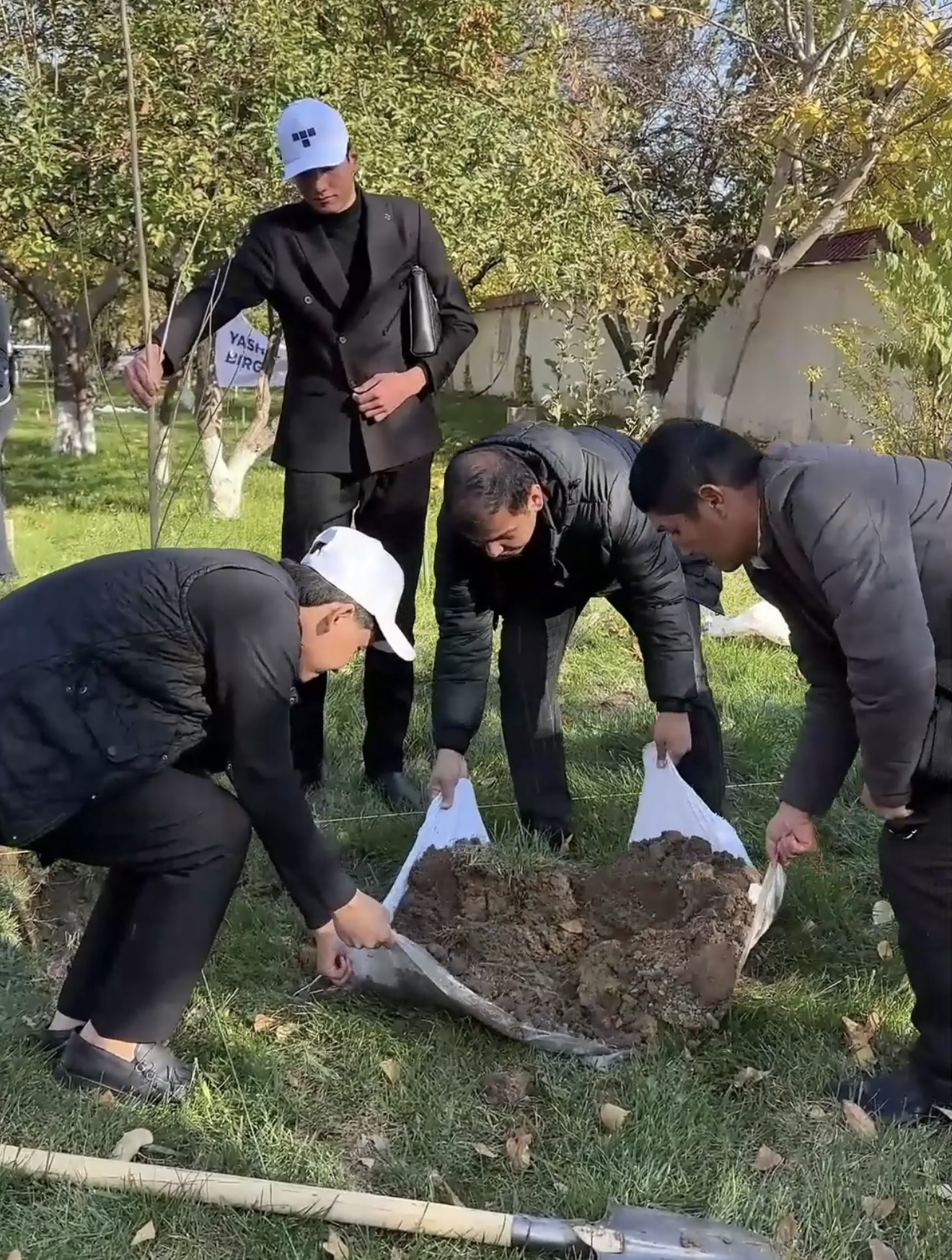 🌿 "Yashil makon" loyihasida Toshkent Amaliy Fanlar Universiteti jamoasi va talabalari. 2