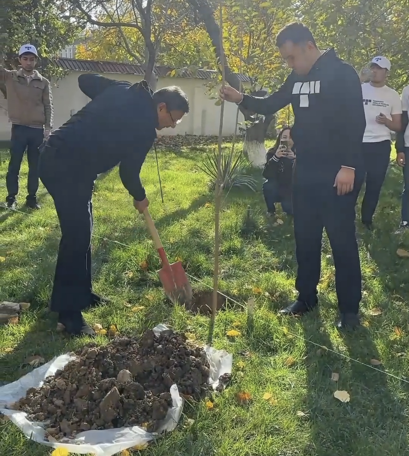 🌿 "Yashil makon" loyihasida Toshkent Amaliy Fanlar Universiteti jamoasi va talabalari. 1